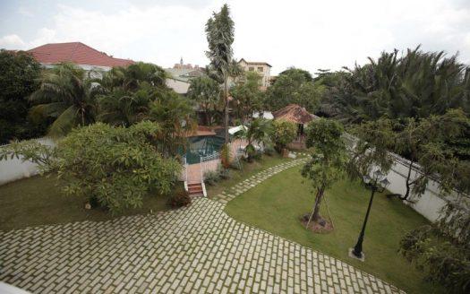 ID: 424 | Villa with very large garden for rent in district 2 HCMC