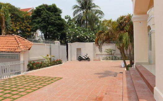 ID: 405 | Villa in compound with large garden for rent in Thao Dien district 2 HCMC