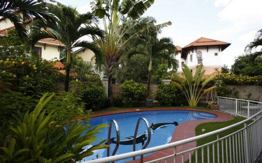 ID: 995 | Large 5-bedroom house with garden and private pool