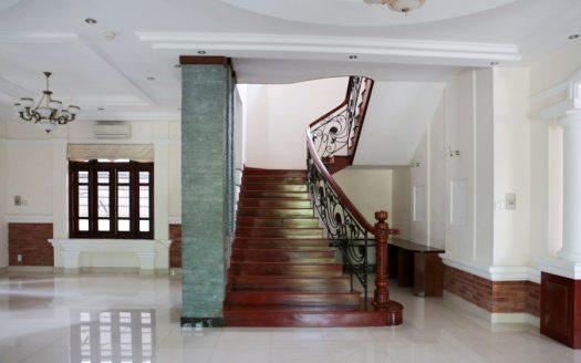 ID: 1387 | House with very large garden for rent in Saigon