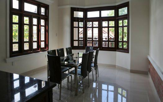 ID: 1387 | House with very large garden for rent in Saigon