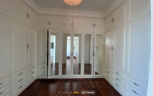 ID: 751 |  Vista Duplex | Partly furnished 4-BR apt with city view for rent