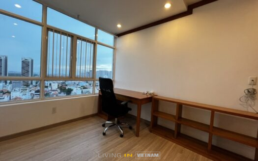 ID: 2306 | HARV | Spacious 3BR + 1 office apt for rent