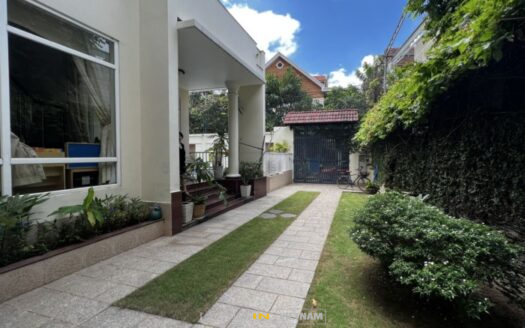 ID: 897 | Elegant villa for rent with garden and swimming pool nearby the BIS school in HCMC, District 2