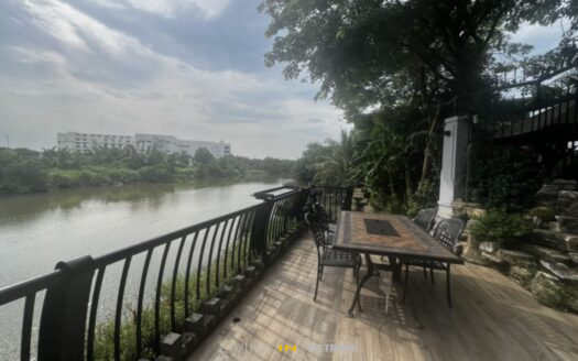 ID: 2469 | Riverfront house for rent in district 9